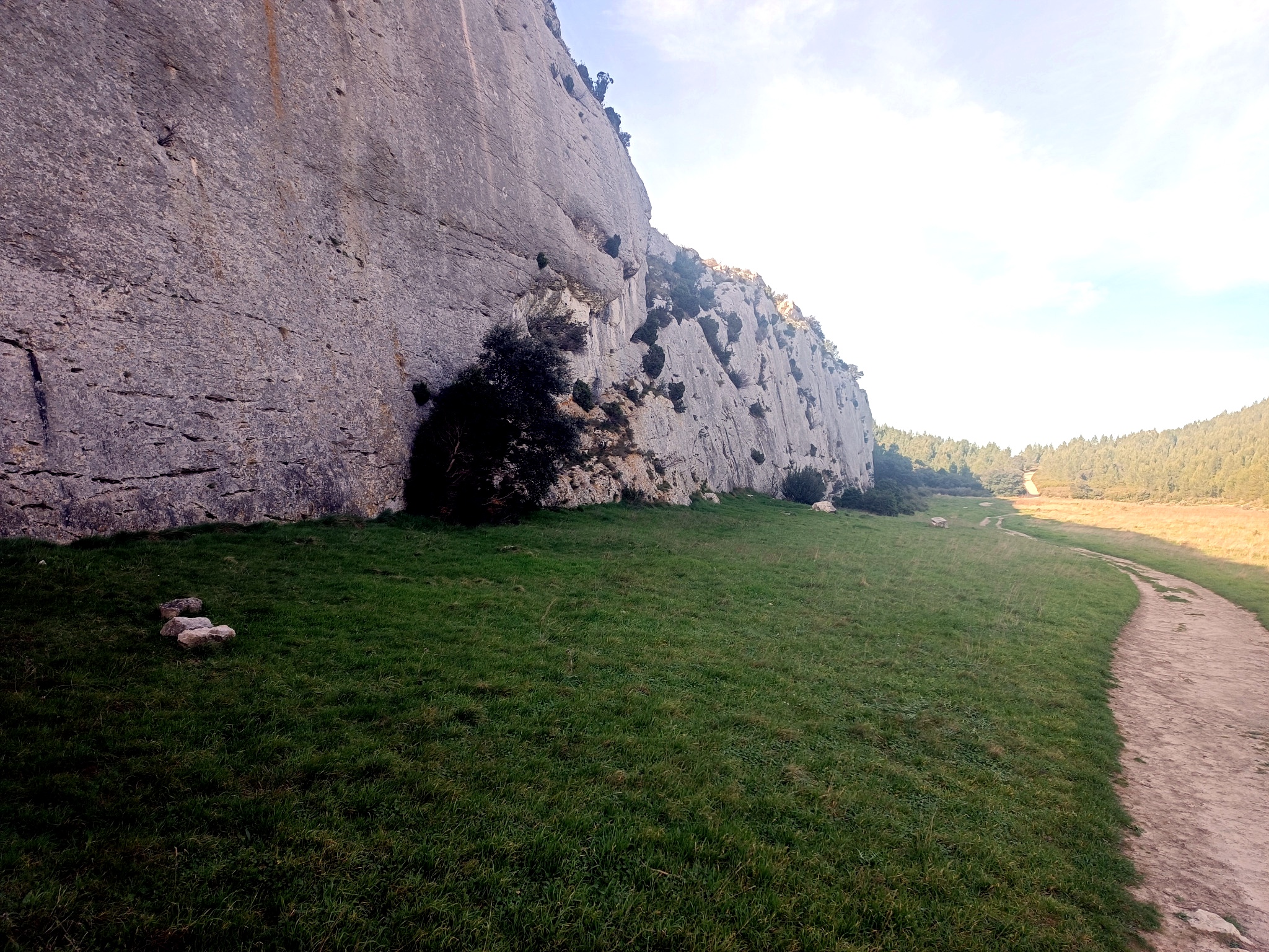 Les Caisses de Jean-Jean - the entrance valley